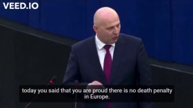 Chorvatsky europoslanec: pane Macrone, povinné očkování zabíjí, jste vrah by Covid-19